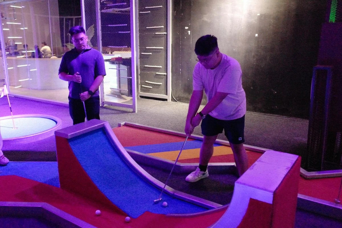 The game heats up as the mini-golf course throws you tilted_edges,_loop-backs and neon reflex tests