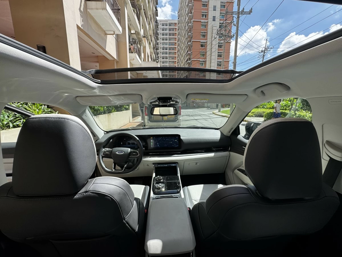 More light, space, and reason to look up, thanks to the moonroof