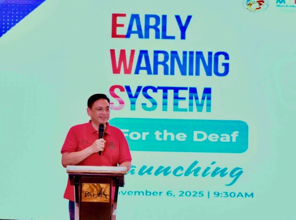 Muntinlupa Mayor Ruffy Biazon at the launch of the Early Warning System for the Deaf (Beacon Light)  (Photo from Muntinlupa PIO)