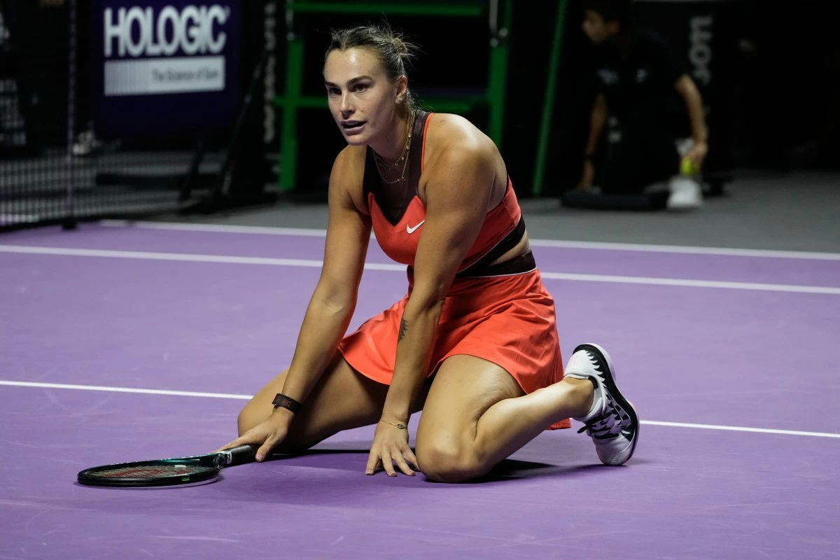 Sabalenka eliminates Gauff to reach last four at WTA finals