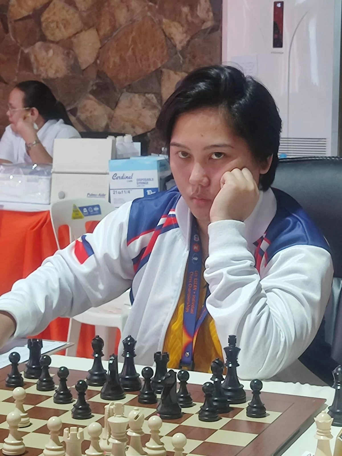 Canino dazzles anew; Frayna remains in title race