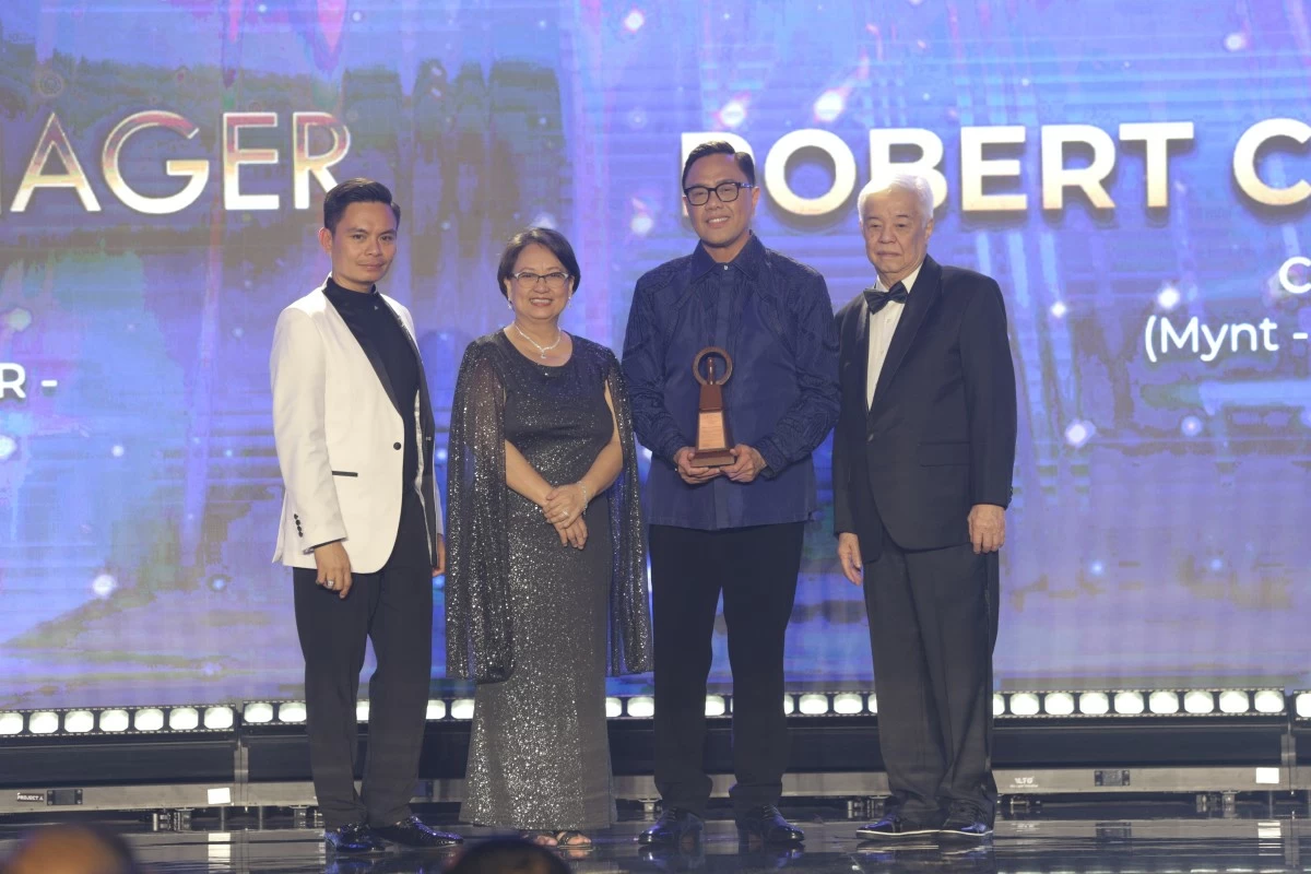 (From left) PMAP Vice President Dr. Roland Suico; PMAP President Lydia Lily Quintans, FPM, CTRP; Mr. Robert Conrad Gonzales, Chief People Officer of GCash (Mynt – Globe Fintech Innovations, Inc.) and recipient of the PMY Exemplar Award; and PMAP Executive Director Rene Gener, DPM.