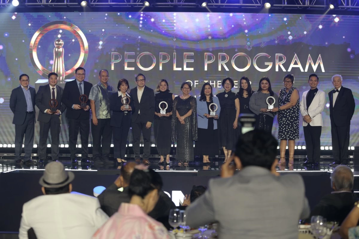 Representatives from East West Banking Corporation, Far Eastern University of the Philippines, Franklin Baker, Incorporated, Golden ABC, Incorporated, Shopping Center Management Corporation (SM Supermalls), and Sprout Solutions received the PPY Exemplar Award at the 49th PMAP Awards, joined by PMAP President Lydia Lily Quintans, FPM, CTRP, PMAP Vice President Dr. Roland Suico, and PMAP Executive Director Rene Gener, DPM