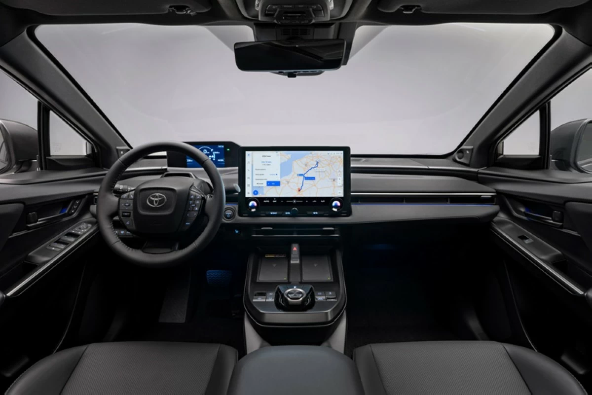 The actual vehicle and its equipped features may vary from the photos.