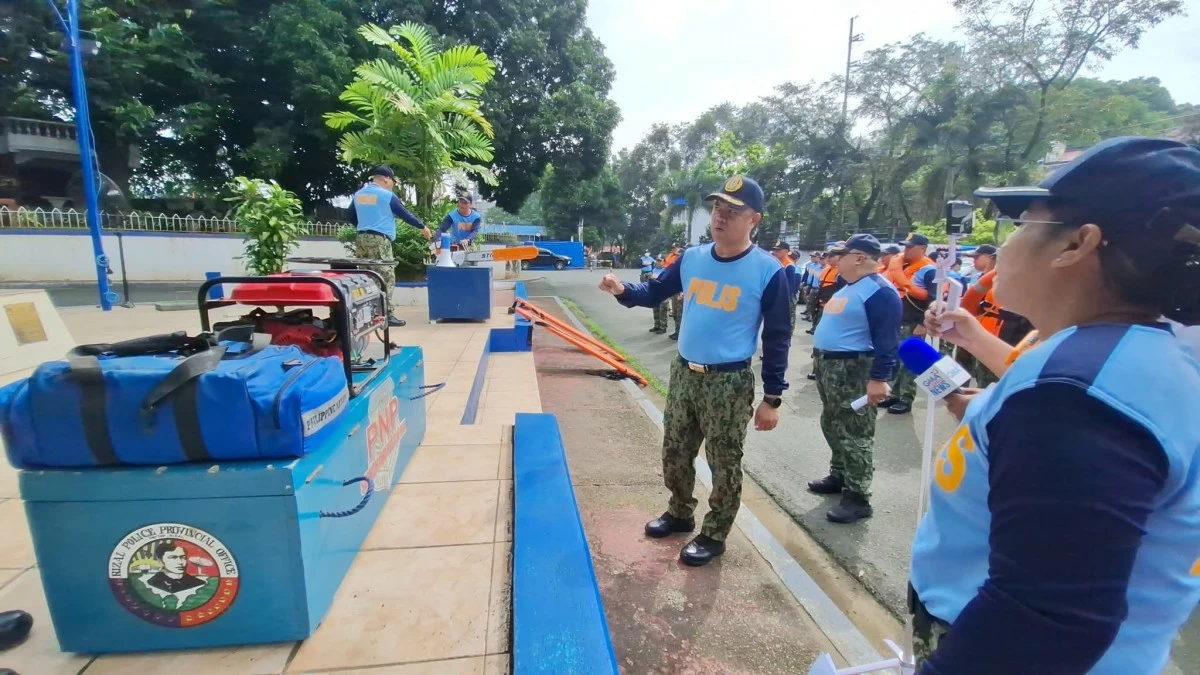 Personnel of the Rizal Police Provincial Office (Rizal PPO) conduct a disaster preparedness program ahead of Typhoon Uwan. (Photos from Rizal PPO)
