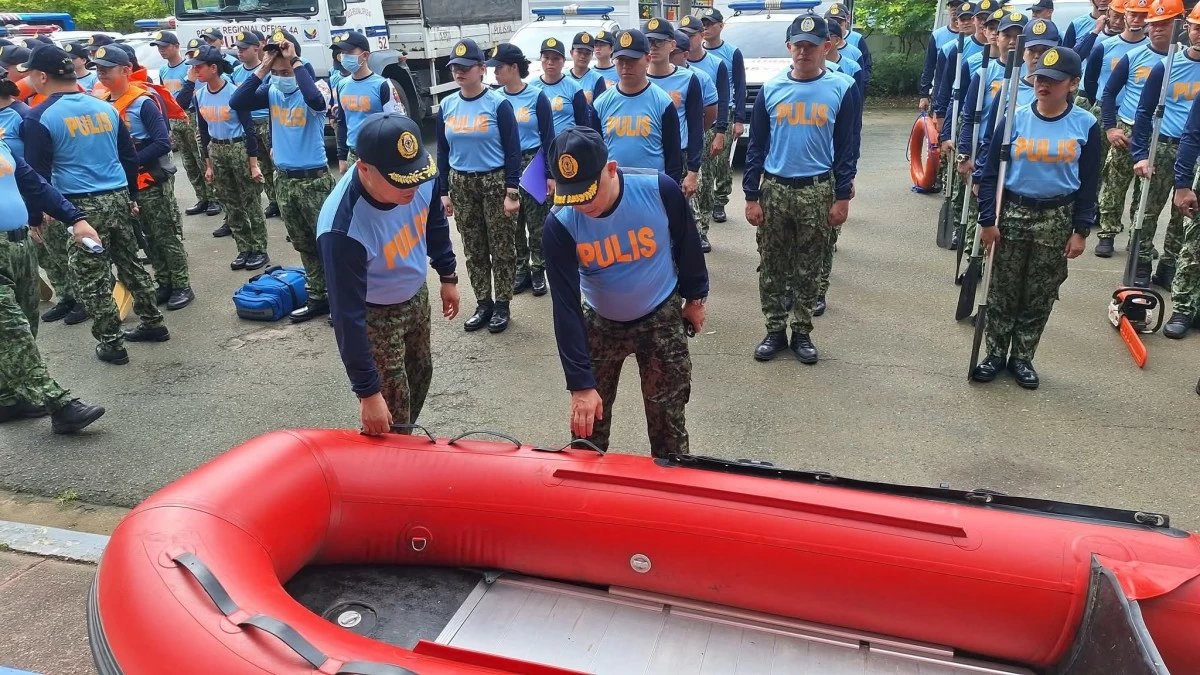 Personnel of the Rizal Police Provincial Office (Rizal PPO) conduct a disaster preparedness program ahead of Typhoon Uwan. (Photos from Rizal PPO)
