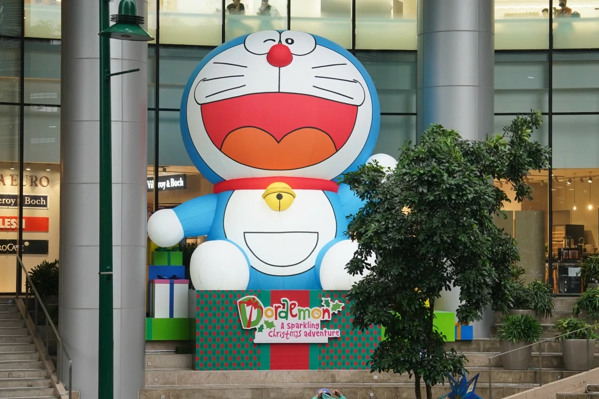 Doraemon inflatable installation outside the mall 