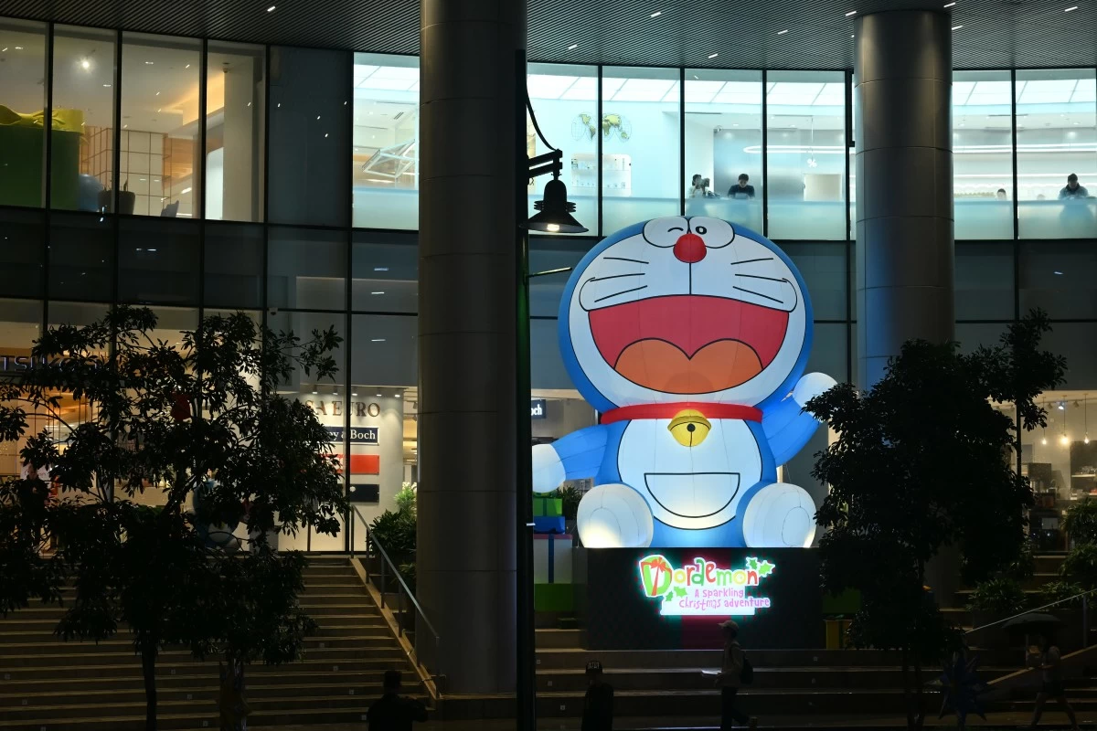 Doraemon inflatable installation outside the mall 