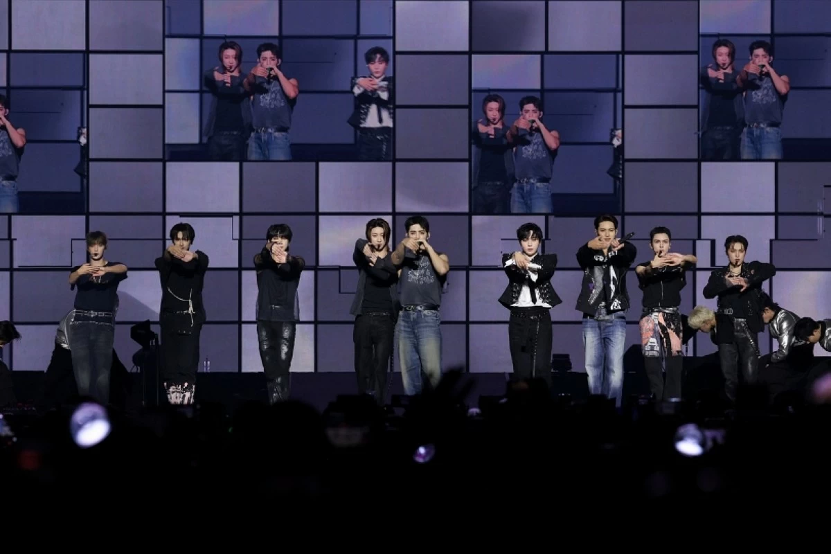 Seventeen performing in the US in October (Pledis Entertainment)