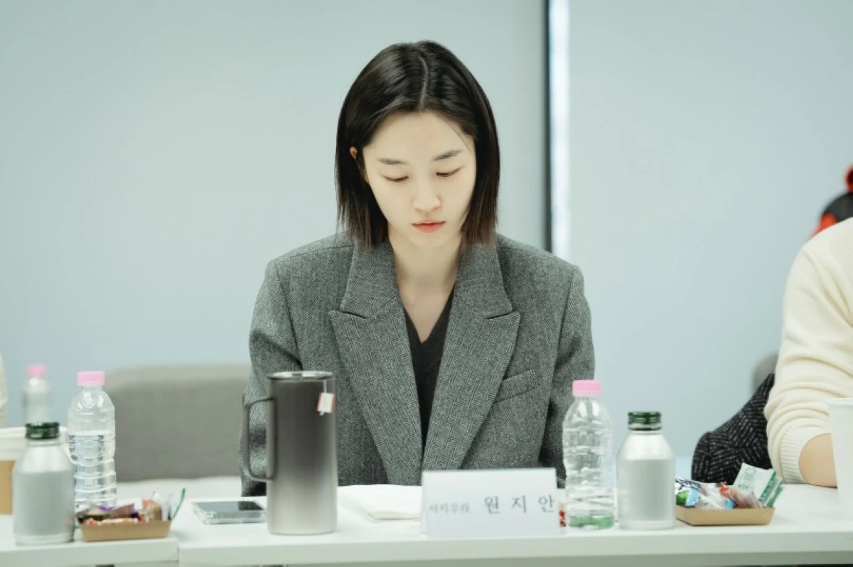 Won Ji-an during a table read for 
