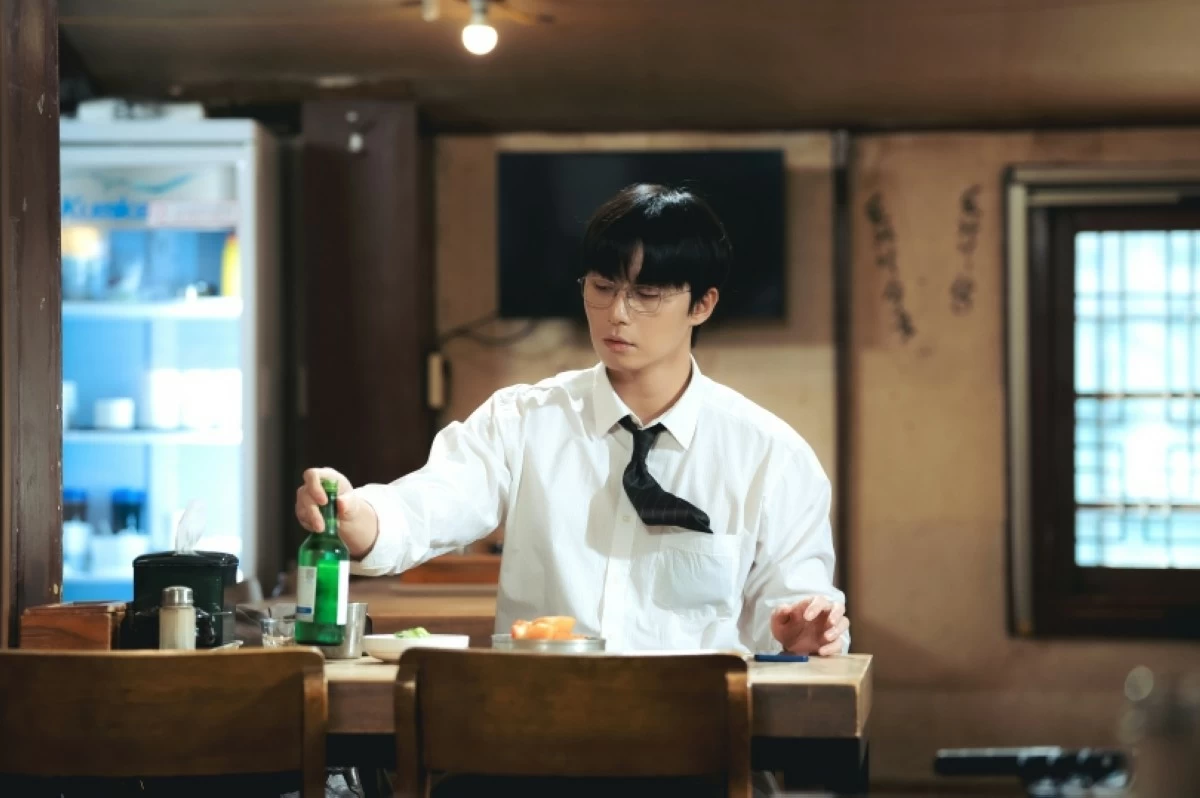 Korean star Park Seo-jun in the drama 