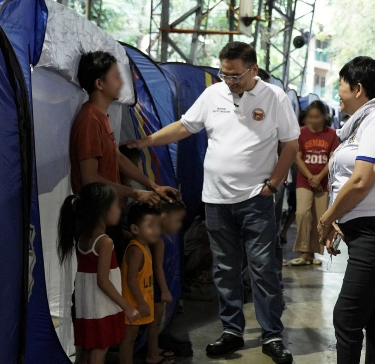Muntinlupa Mayor Ruffy Biazon at an evacuation center on Nov. 9 (Photo from Muntinlupa PIO) 