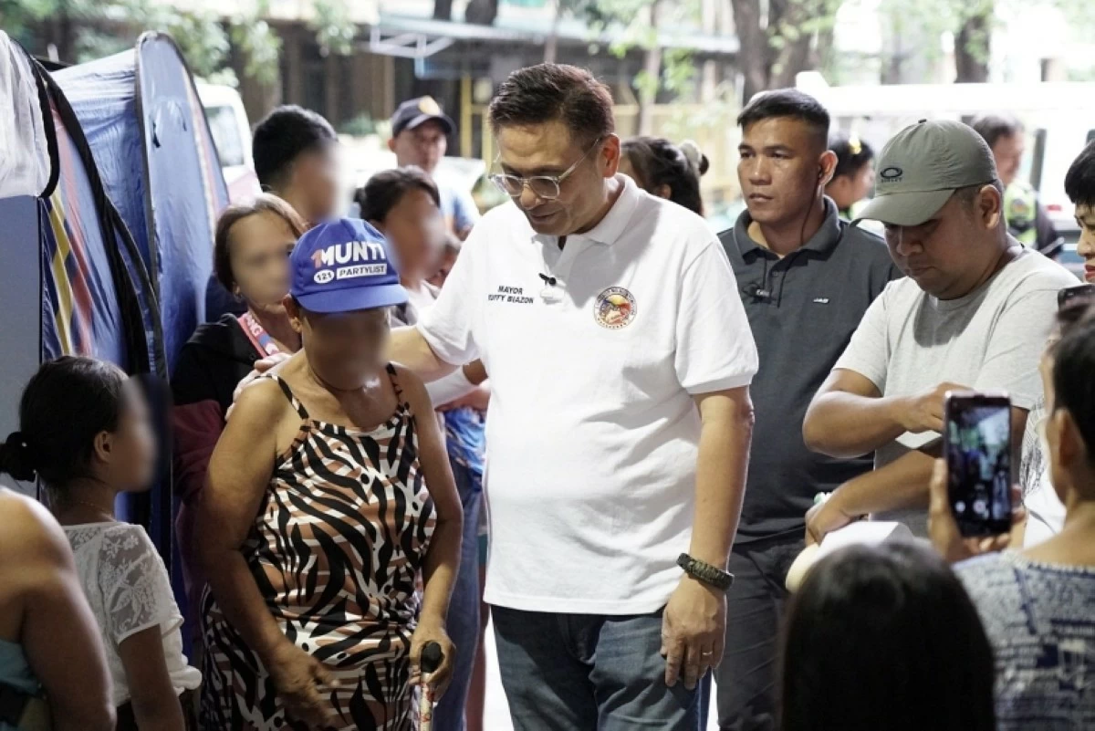 Muntinlupa Mayor Ruffy Biazon at an evacuation center on Nov. 9 (Photo from Muntinlupa PIO) 