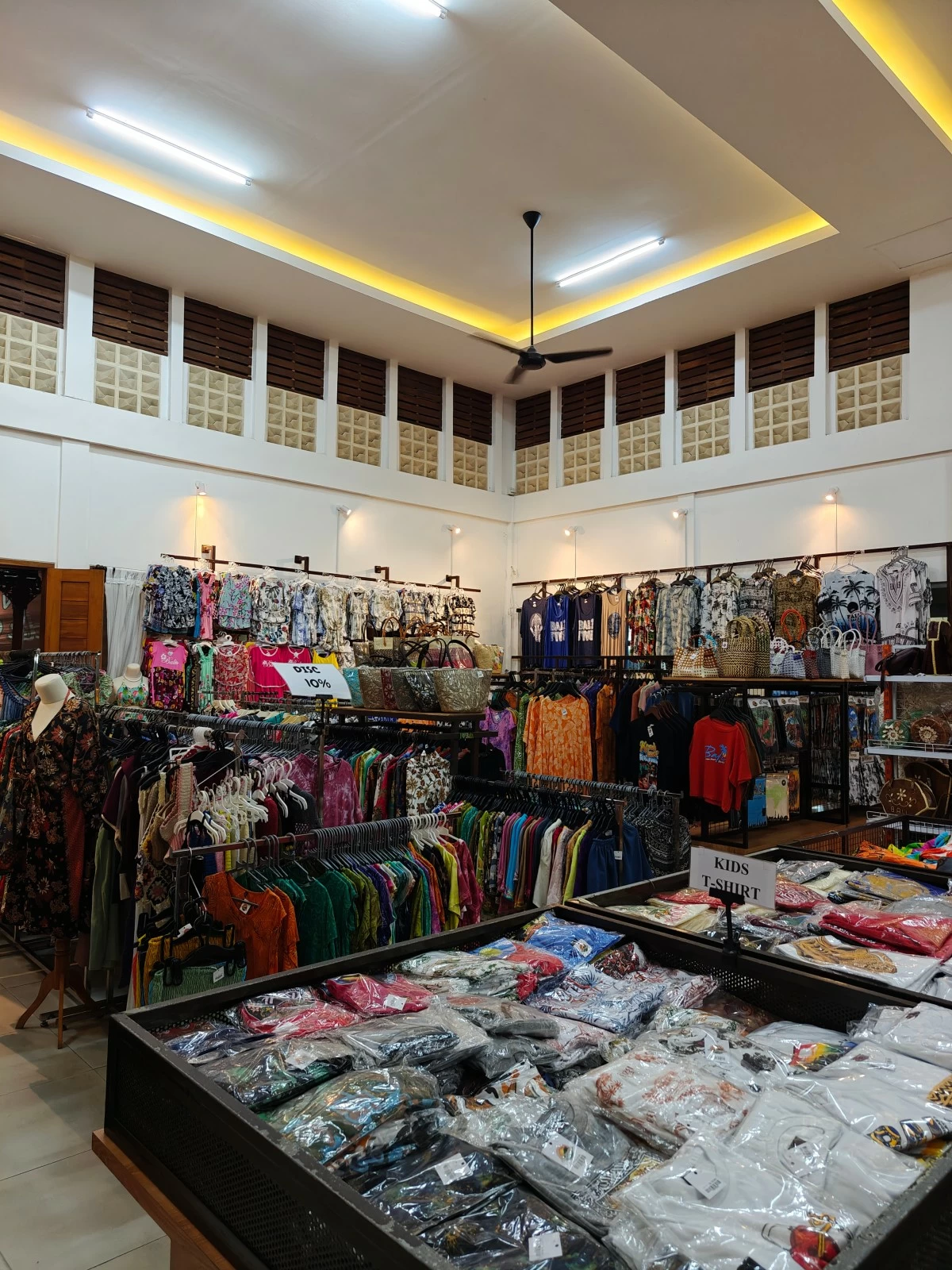 Inside de Orange store