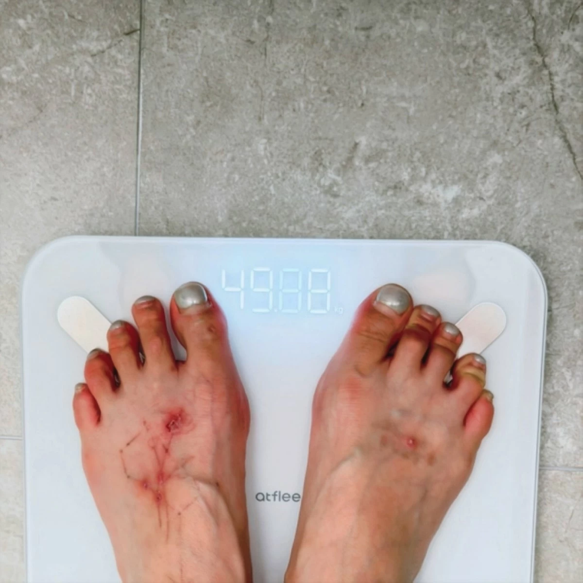 Weighing scale showing Hyuna's weight (Instagram) 