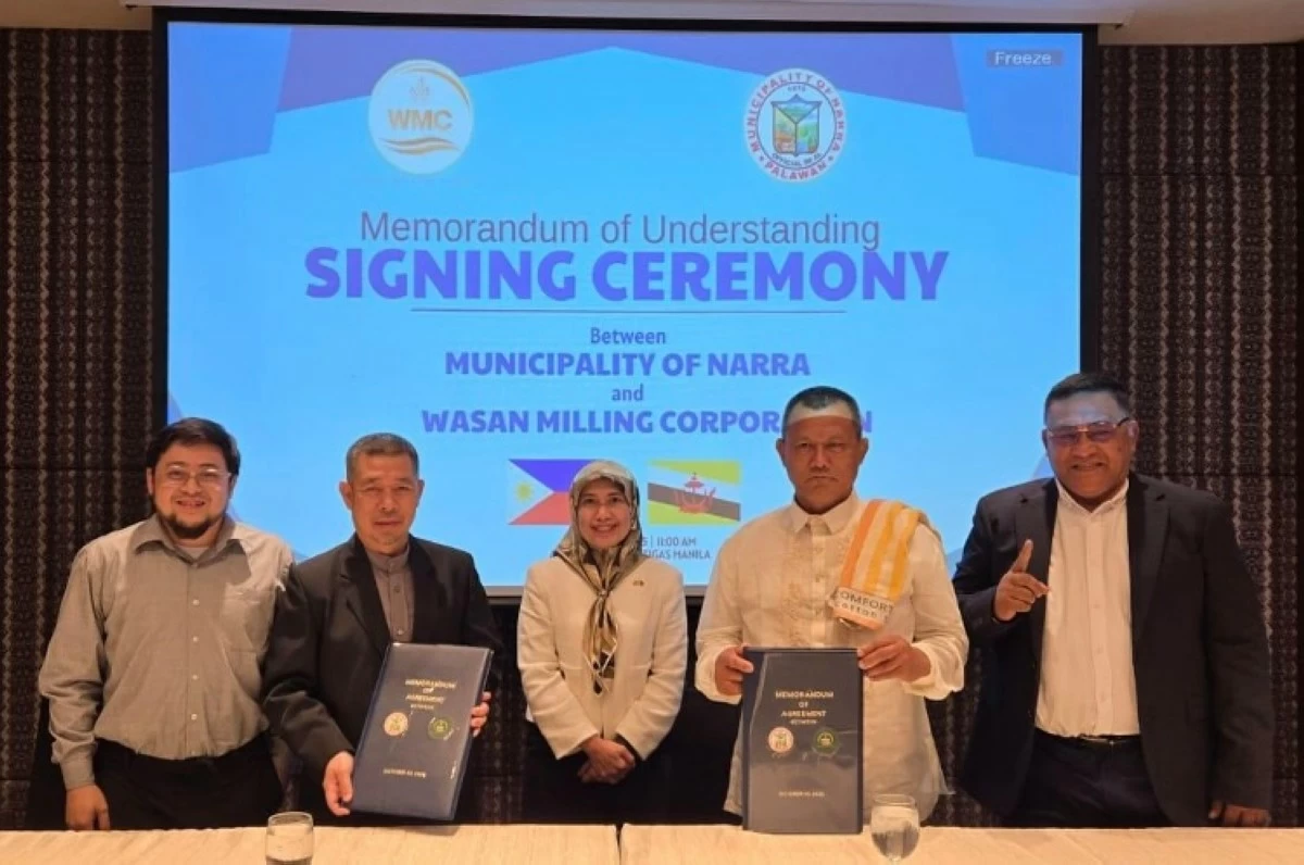 Mohamad Taqiuddin bin Hj Mohd Asnawi, CFO, Wasan Milling Company; Saidin bin Namit, general manager, Wasan Milling Company; Ambassador Megawati Manan; Mayor Gerandy B. Danao of Narra, Palawan; and Vice Mayor Jojo Gastanes of Narra, Palawan.