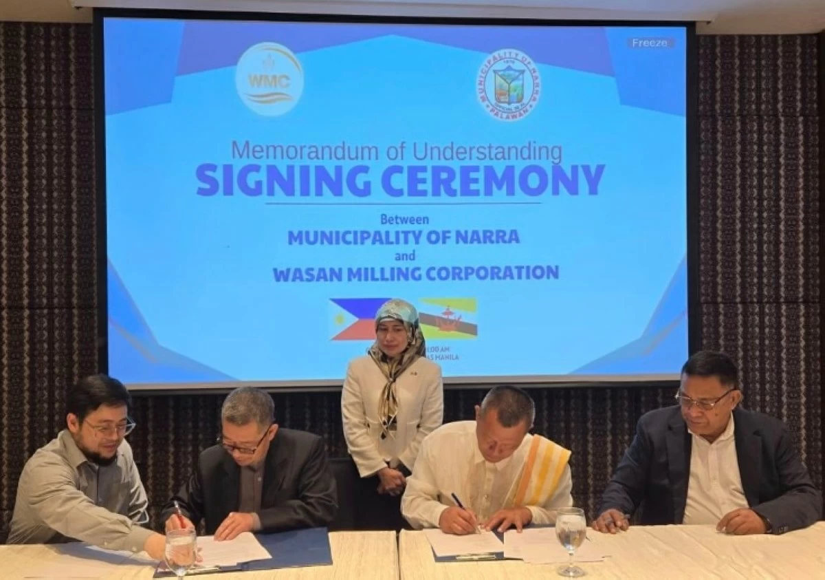 H.E. Megawati Manan, ambassador of Brunei Darussalam (third from left), witnessed the signing of the Memorandum of Understanding (MOU) between the Municipality of Narra, Palawan, led by Mayor Gerandy B. Danao, and Wasan Milling Company Sdn. Bhd. (WMC) of Brunei Darussalam, represented by General Manager Saidin bin Namit, on Oct. 2 in Pasig City.