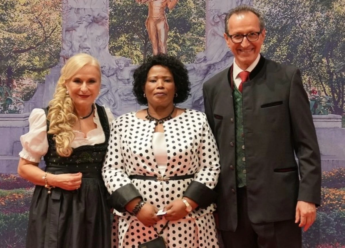 Mme. Roswitha Brieger with Ambassador Bartinah Ntombizodwa Radebe-Netshitenzhe of the Embassy of South Africa and Ambassador Johann Brieger.