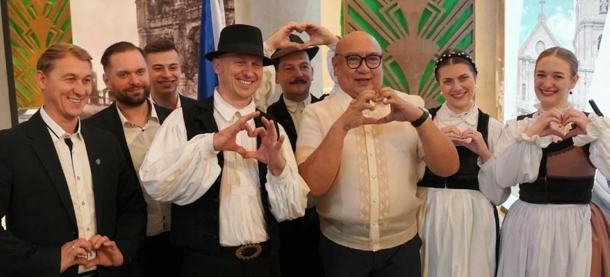 Department of Tourism Undersecretary for Special Projects Ferdinand C. Jumapao with the Hungarian folk dancers.