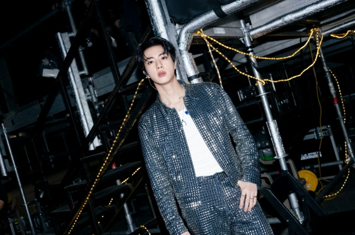 BTS' Jin (X)