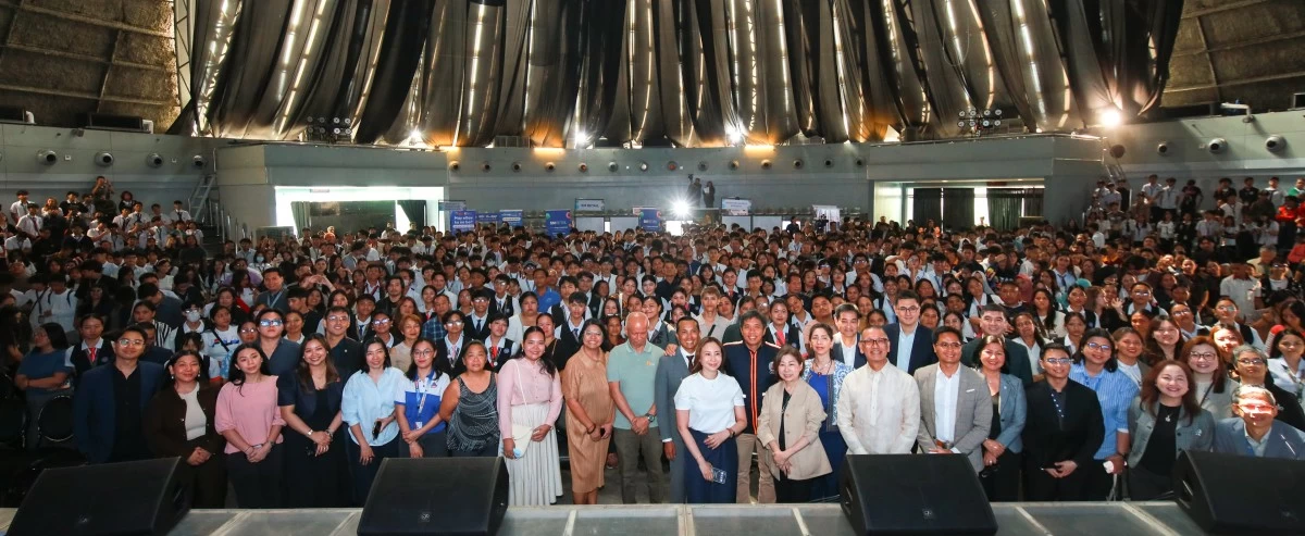 The Skydome at SM City North EDSA buzzed with energy as a thousand of Senior High School Students took their first step from classroom to career during the launch of the J.O.B.S. Immersion for SHS students, a program bridging education and employment opportunities for young learners
