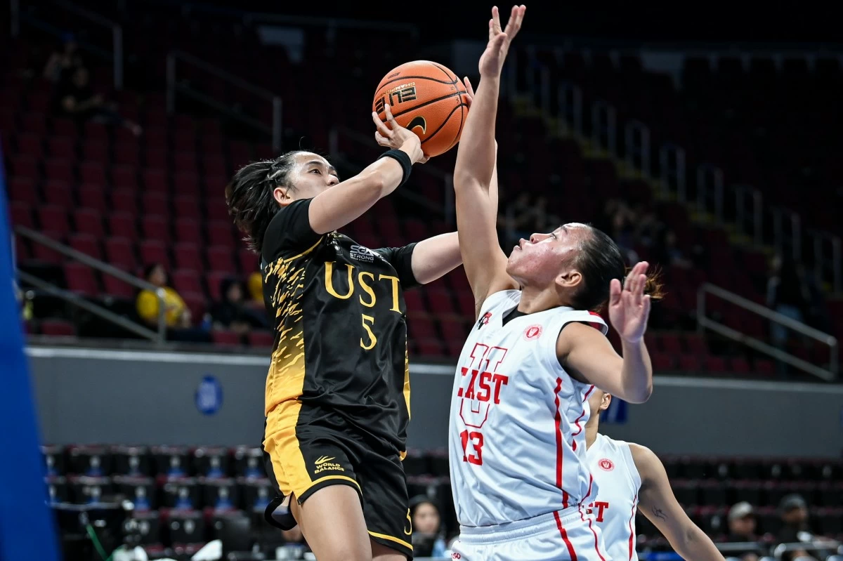 Kent Pastrana drops a career-high 35 points to lead UST's demolition of UE. (UAAP Media)
