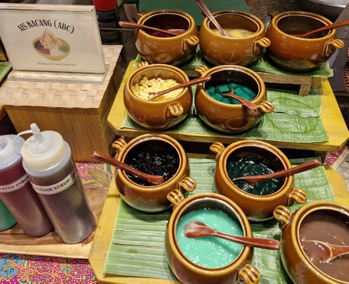 Ais Kacang (shaved ice dessert)