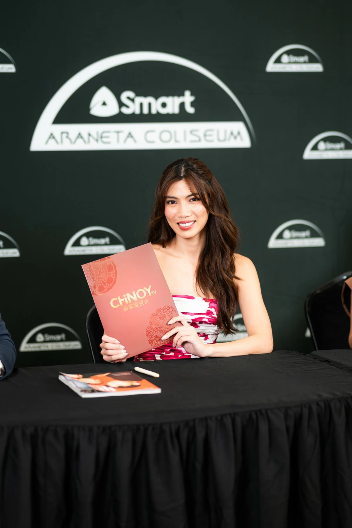 Nicole Cordoves, Pageant Director of Mr. and Ms. Chinatown Global, during the official signing with Smart Araneta Coliseum.