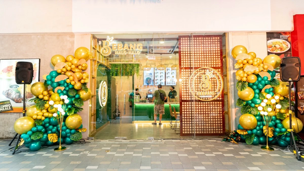 The centralized model moves complex prep work to a central hub, allowing local store teams, like this one at the Mall of Asia, to operate as highly efficient “assemblers.”