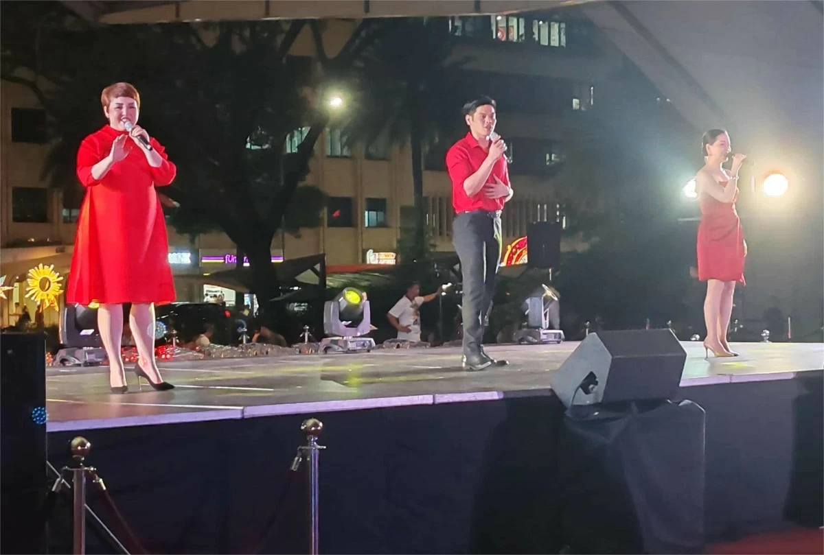 Performers Cris Villonco, Shiela Valderrama, and Arman Ferrer
