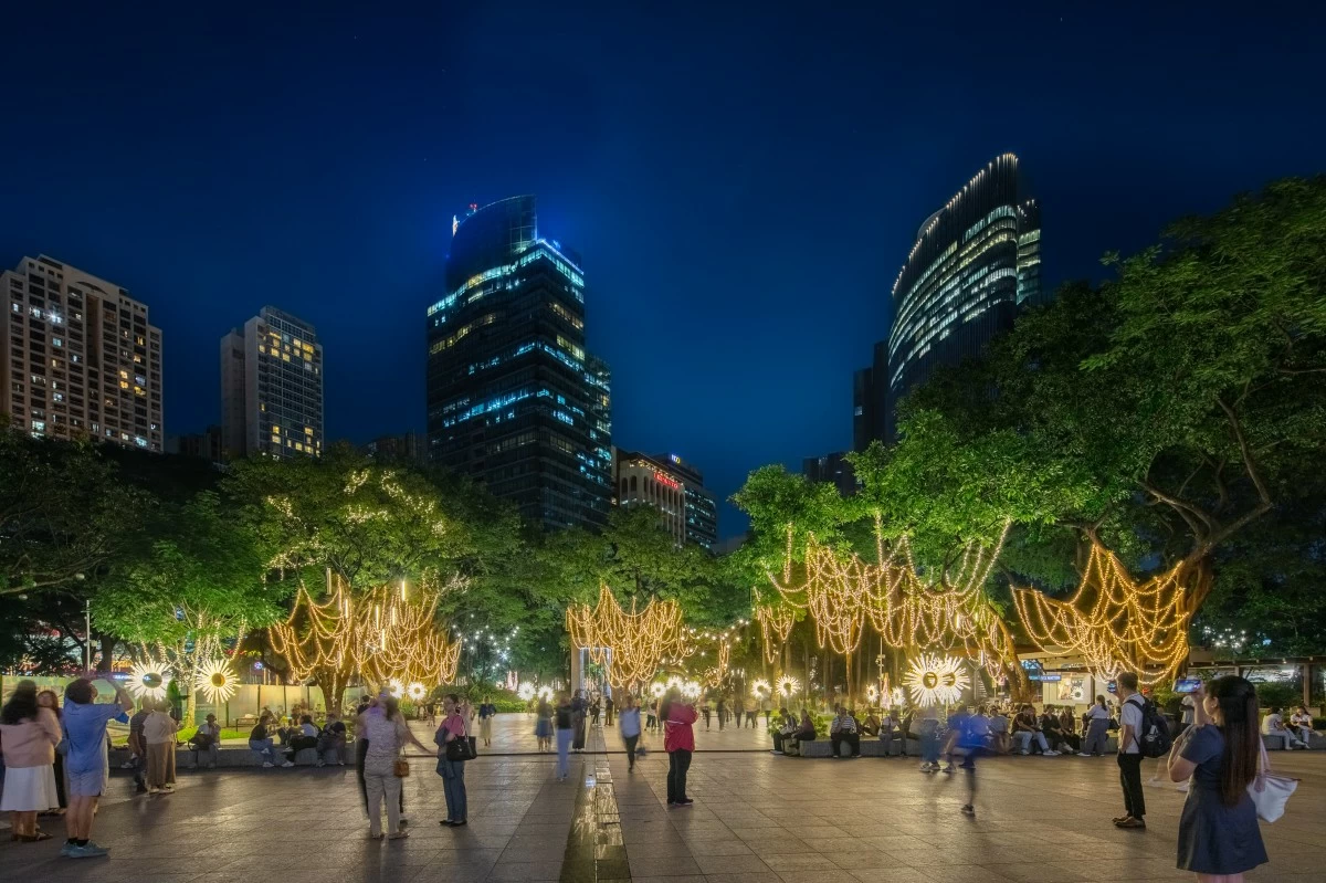 Holiday scene at the Ayala Triangle Gardens