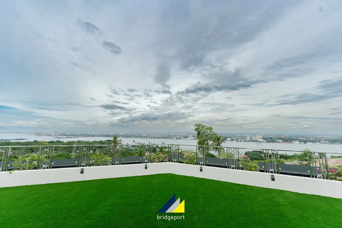 From the Bridgeport Park clubhouse view deck, residents can take in sweeping views of the Davao Gulf and city skyline — a daily reminder of nature’s beauty and urban charm.