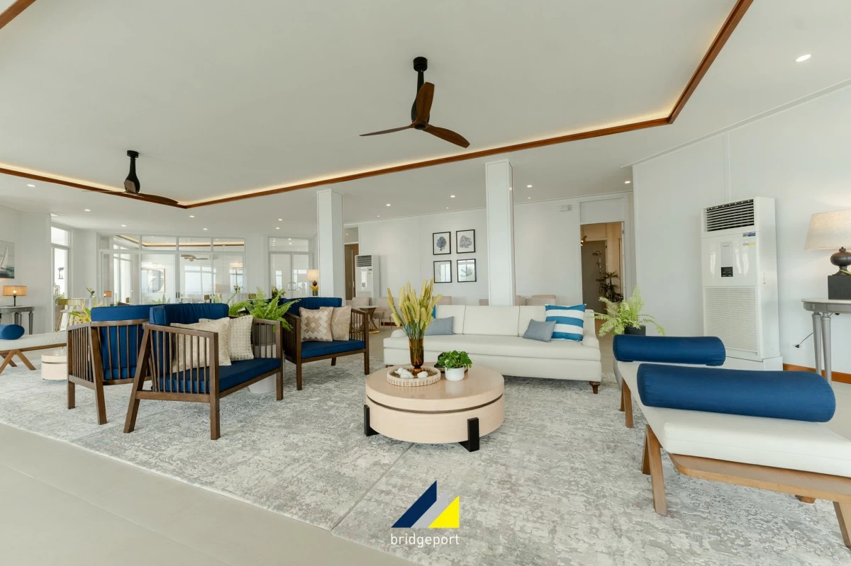 The Bridgeport Park clubhouse serves as the community’s social heart, offering elegant spaces for leisure, fitness, and meaningful connections.