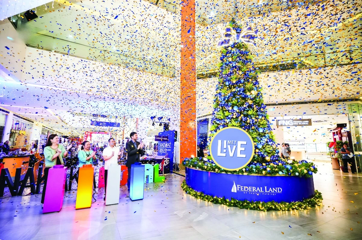  Christmas Tree Lighting Ceremony at Met Live Mall on October 28, 2025