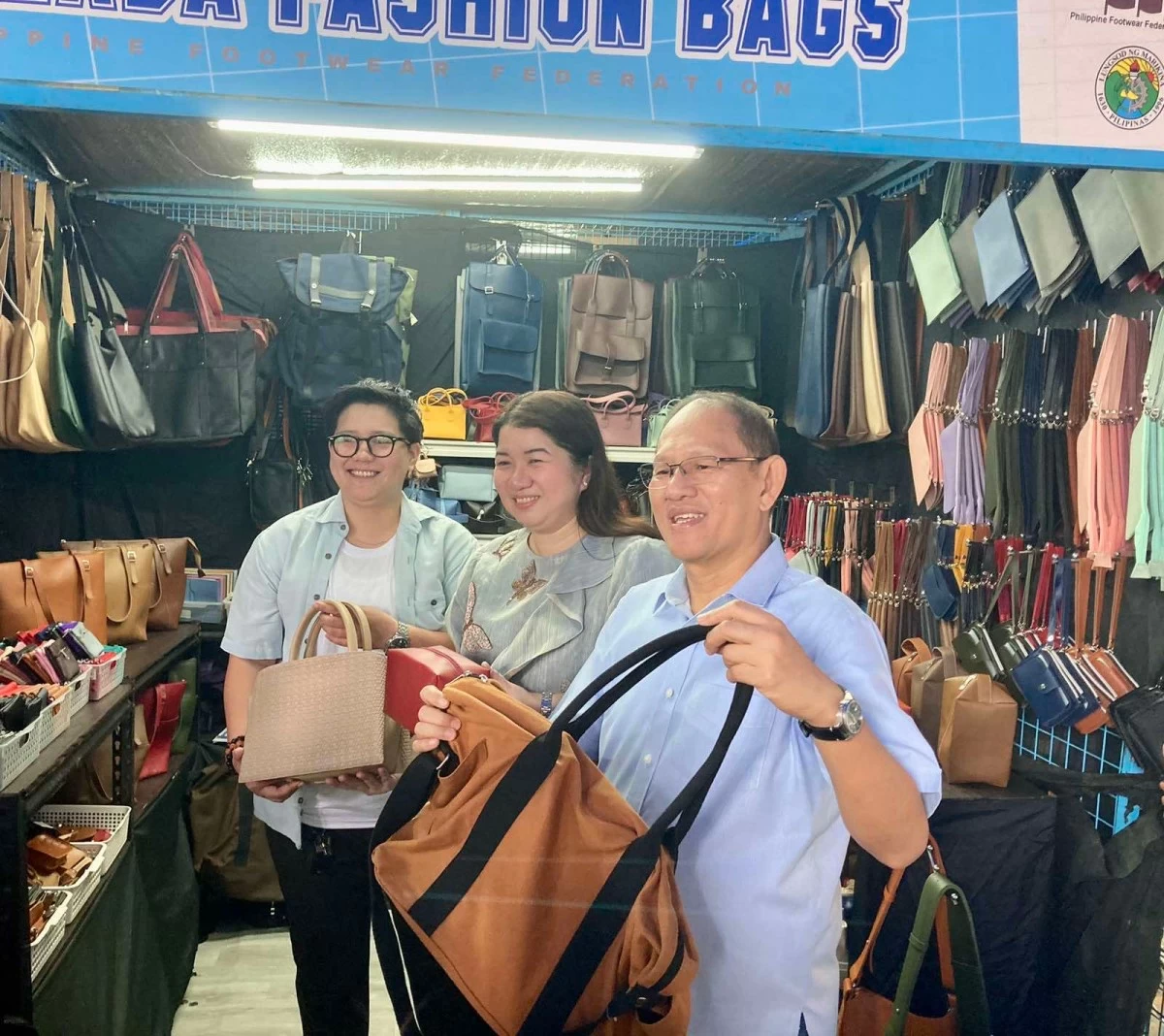 Marikina Mayor Maan Teodoro and Marikina First District Representative Marcy Teodoro lead the opening of the 2025 Marikina Christmas Shoe Bazaar at Freedom Park on Monday, Nov. 17. Featuring dozens of homegrown shoemakers and leather artisans, the bazaar continues the city’s long-running tradition of supporting its footwear industry by offering a free, accessible marketplace for Marikina-made shoes, bags, and leather goods during the peak Christmas shopping season. (Photos from Mrikina LGU)