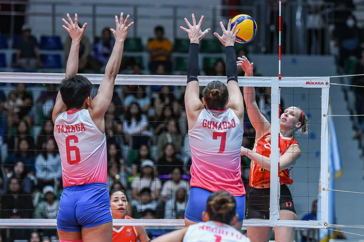 Katrin Trebichavska scores for Cignal. (PVL Images)