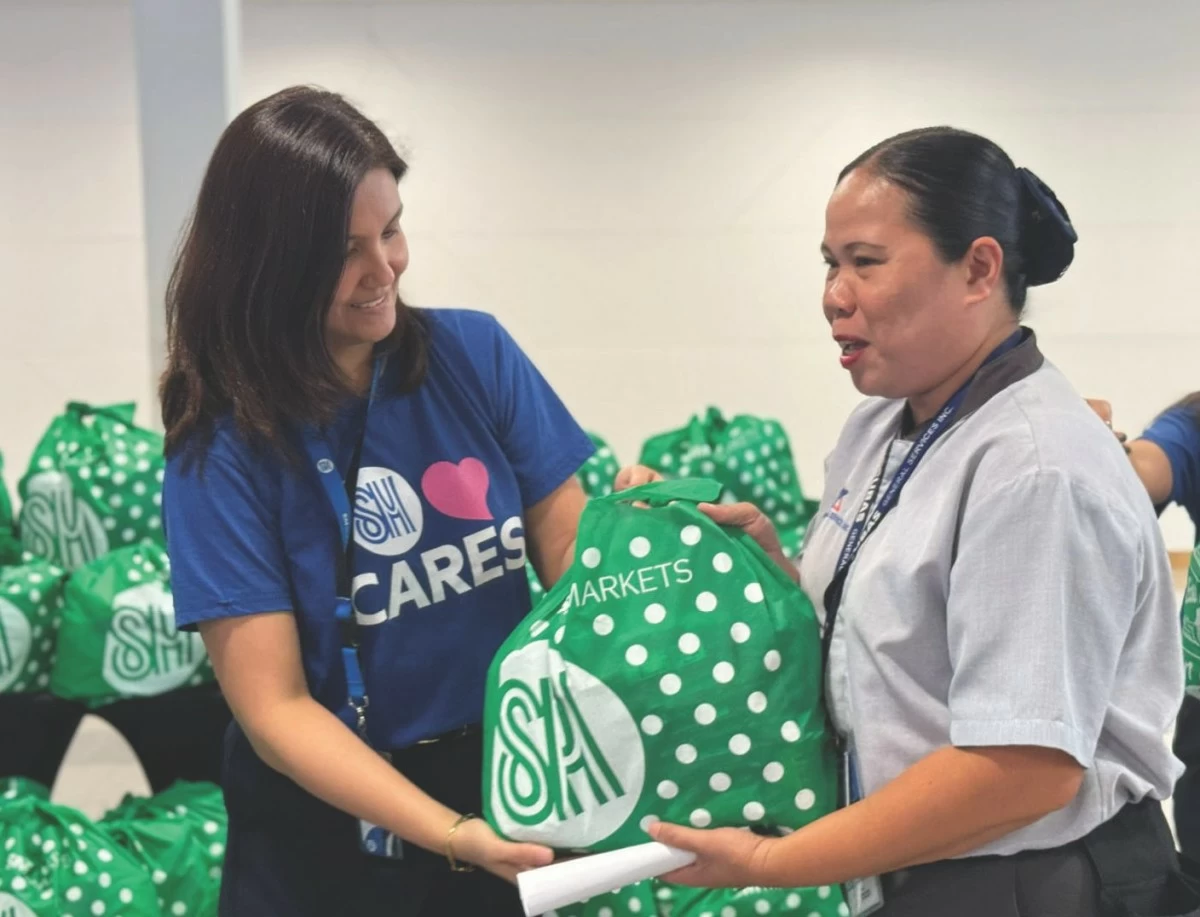 SM employees and agency personnel in Cebu also receive Kalinga Packs as part of SM Supermalls’ ongoing commitment to care for its people and communities.
