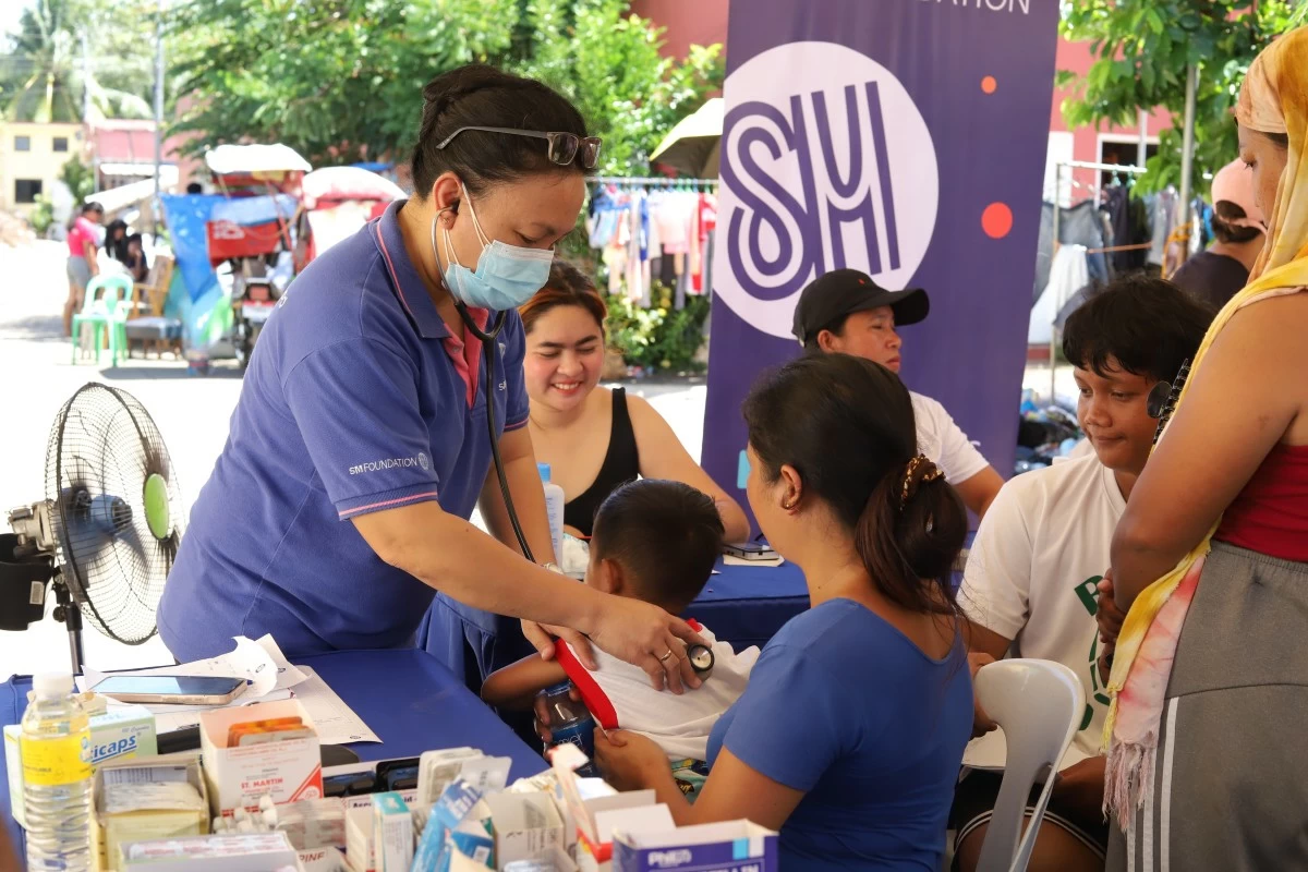 The SM Foundation Mobile Clinic provides free medical consultations, X-rays, ECGs, and basic healthcare services, helping address urgent medical needs in the aftermath of Typhoon Tino.
