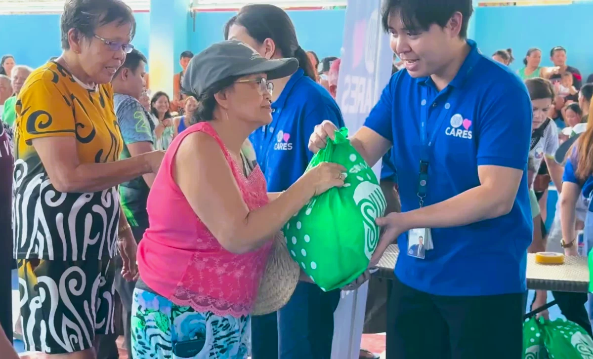 Through Operation Tulong Express, SM Foundation and SM Supermalls distribute over 8,000 Kalinga Packs containing food and essentials to affected families in Cebu, made possible through collaboration with local government units and volunteers.

