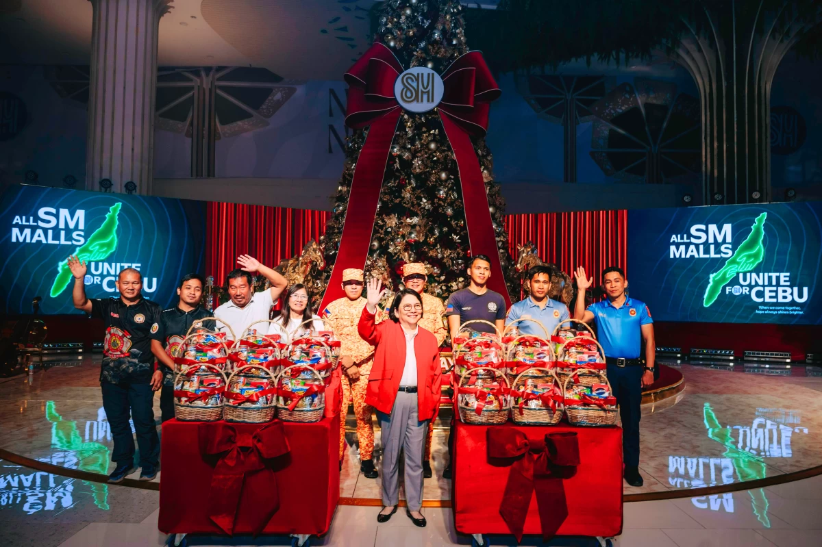 SM City Cebu extends 200 Bundles of Hope honoring responders, volunteers, and everyday heroes who stood strong for the community in the aftermath of recent calamities. Leading the ceremonial handover is Ms. Marissa Fernan, SM Prime Vice President and Special Assistant to the Chairman of the Executive Committee.

