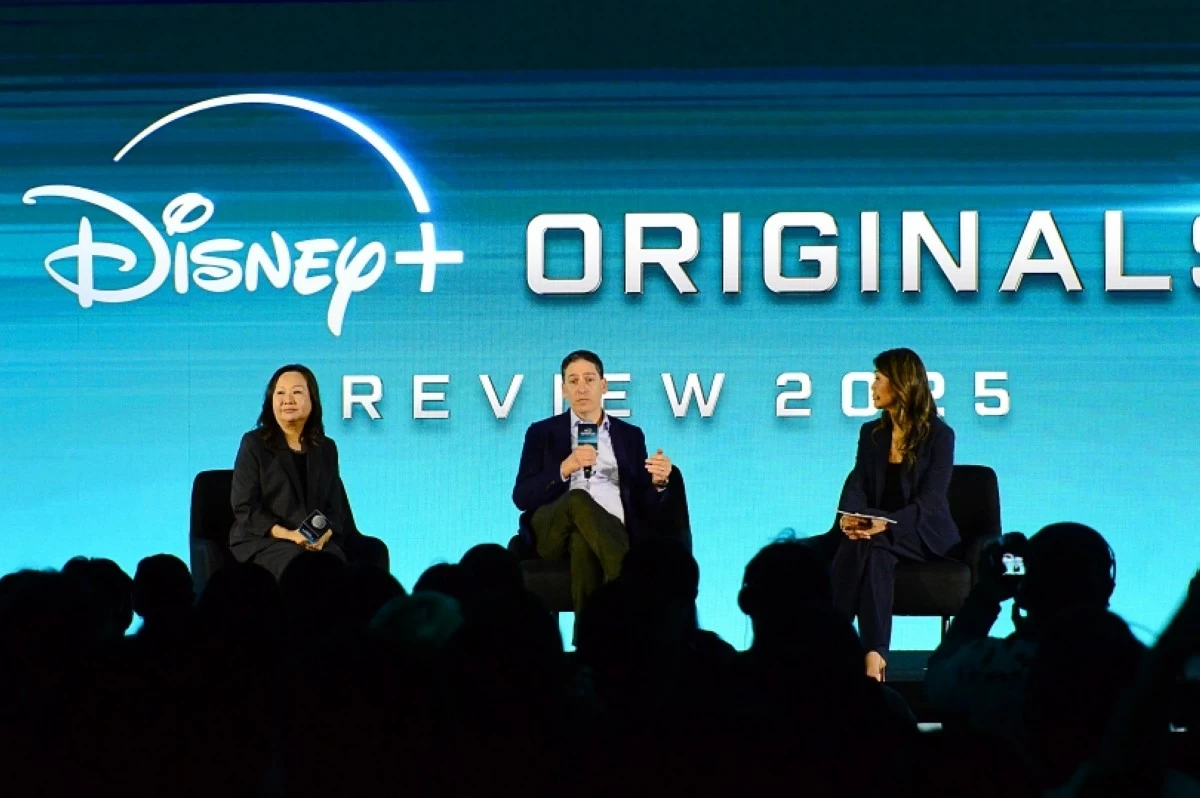 Eric Schrier (center), president of Disney Television Studios, and Carol Choi (left), executive vice president and head of APAC Original Content Strategy, at the Disney  Originals Preview on Nov. 13 at the Hong Kong Disneyland Resort (Jonathan Hicap) 
