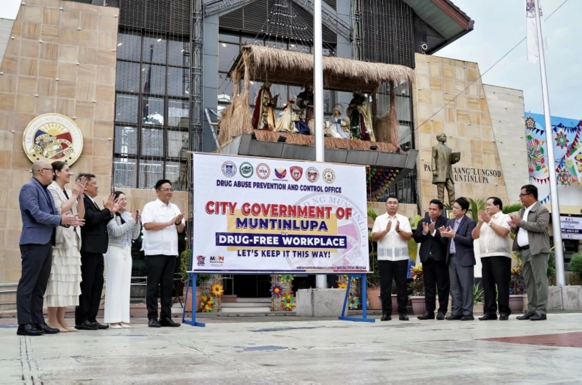 Muntinlupa Mayor Ruffy Biazon and city officials (Photo from Mayor Biazon's Facebook account) 
