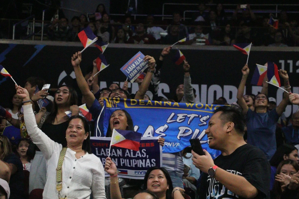 Filipinos proudly cheer on Alas Pilipinas during their match with Egypt.

