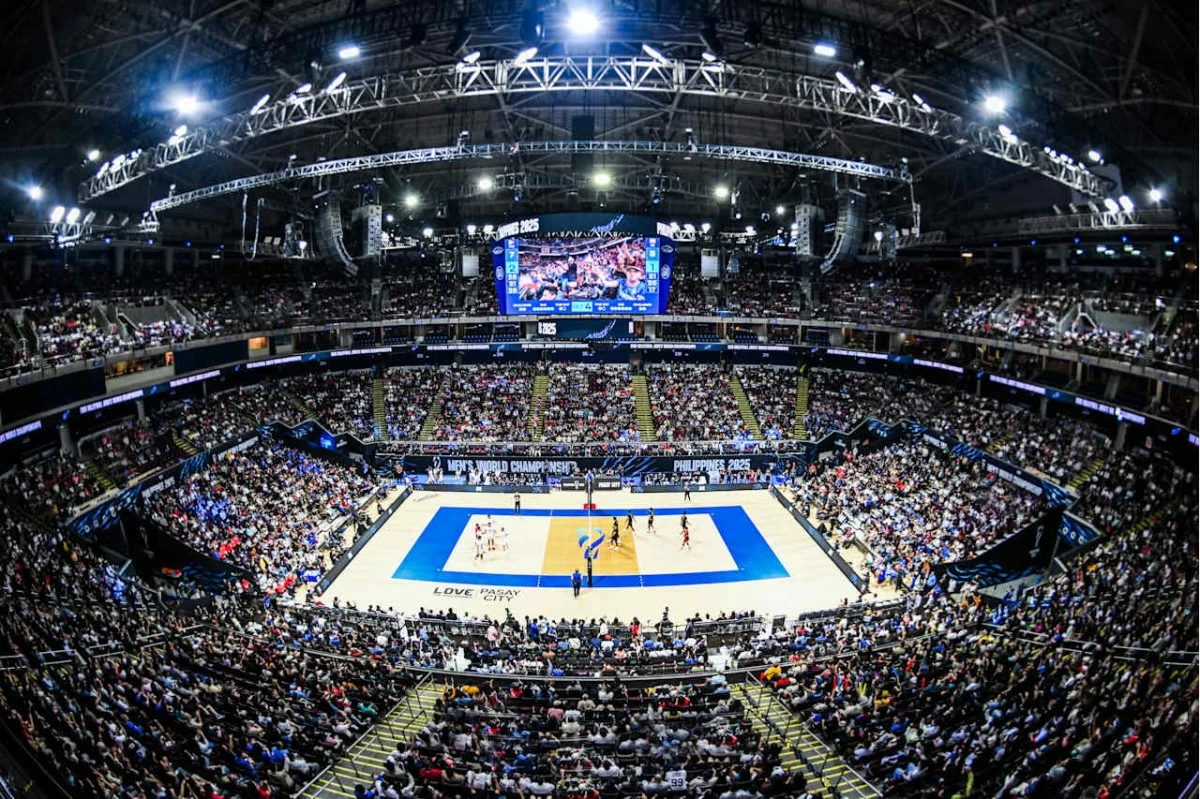 A sweeping crowd shot of the venue during the 2025 FIVB Volleyball Men’s World Championship finals. Photo Source: Volleyball World at Facebook.com

