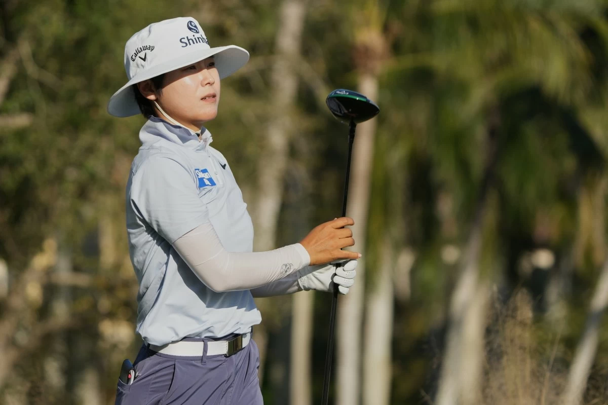 Somi Lee of South Korea watches her shot from the 18th tee during the first round of the LPGA Tour Championship golf tournament, Thursday, Nov. 20, 2025, in Naples, Fla. (AP Photo/Marta Lavandier)