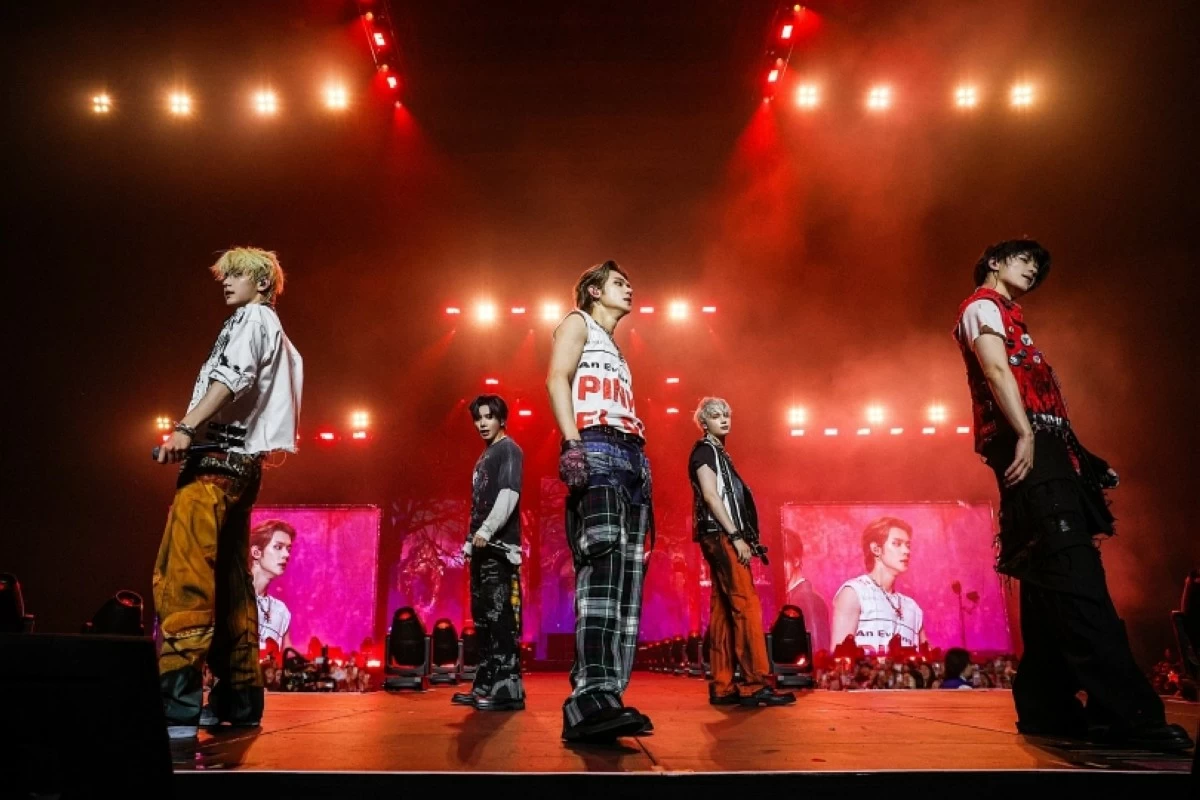 Tomorrow X Together performing in a concert in the US (Instagram) 

