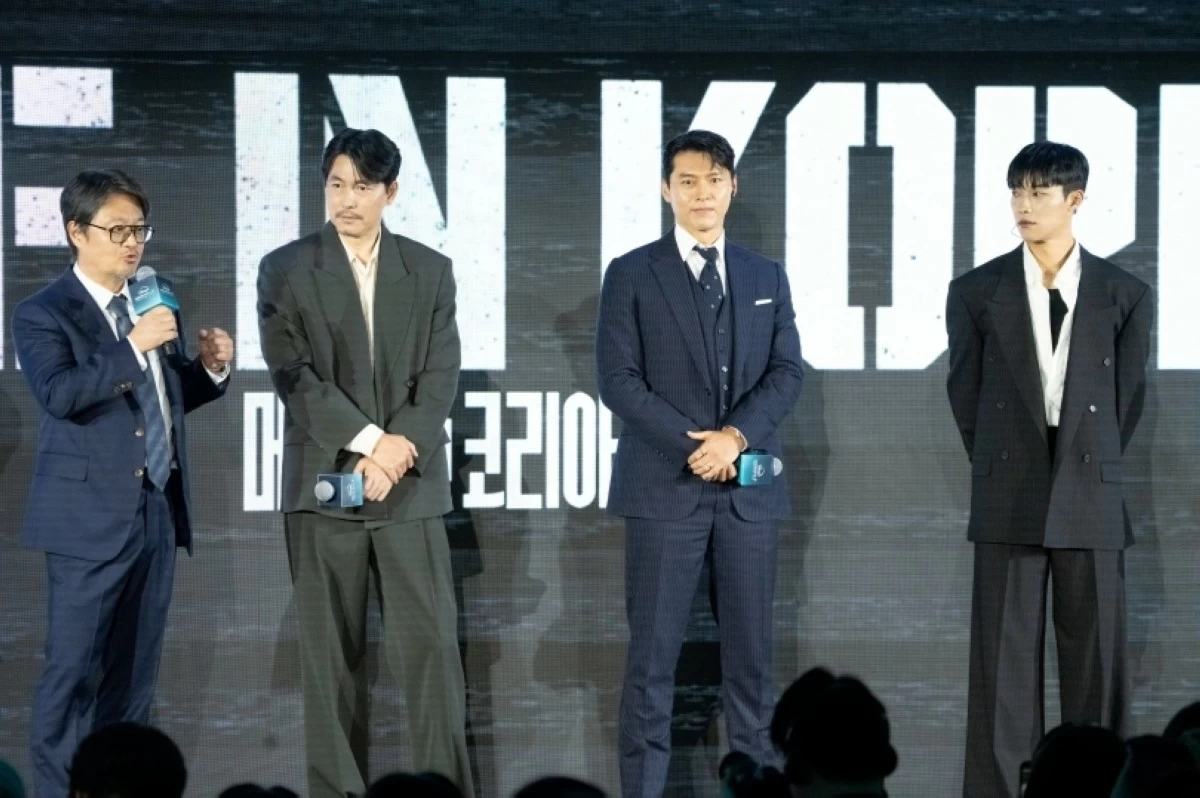 (From left)  Director Woo Min-ho, Jung Woo-sung, Hyun Bin and Woo Do-hwan of 