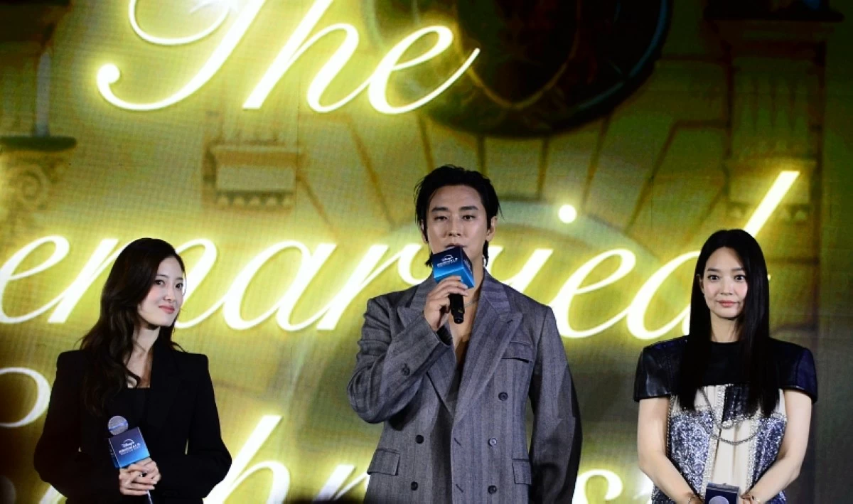 (From left) Lee Se-young, Ju Ji-hoon and Shin Min-a of 