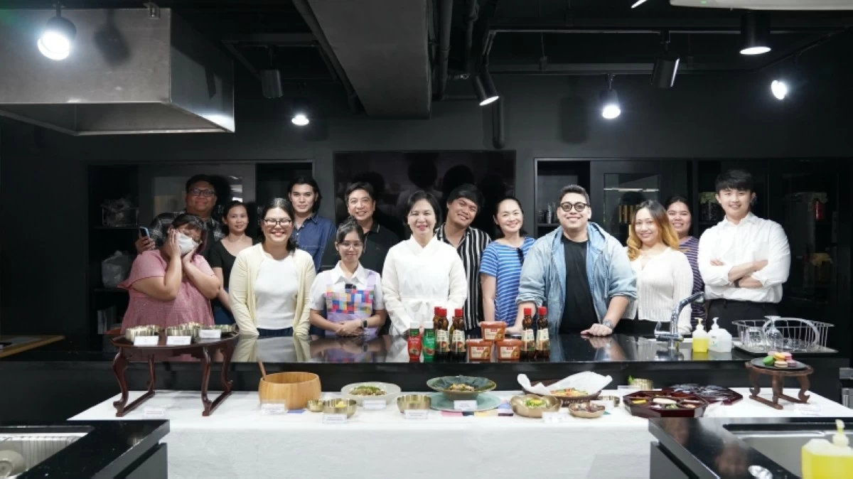 Workshop participants pose for a group photo after the three-part Hansik Workshop inspired from the hit Netflix Korean drama, 