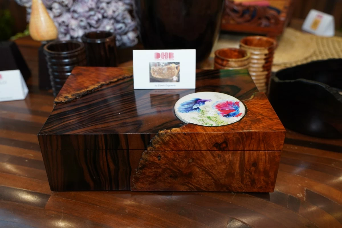 Osmundo Furniture Gallery by Edwin Esguerra
